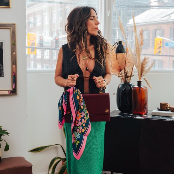 Burgundy Vintage Hand Bag - Picture 3 of 5